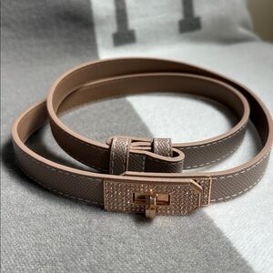Brand New Adjustable High Fashion “H” belt fits total length is 38.5”